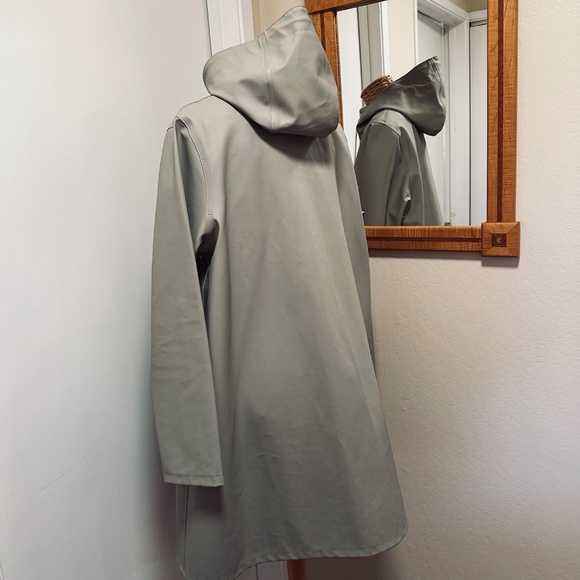 Stutterheim Women's Cream Hooded Raincoat - Picture 7 of 9